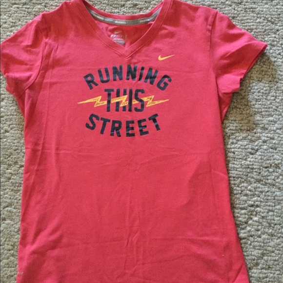 Nike running Dri-Fit SZ Med “Running the Street” - Picture 5 of 5